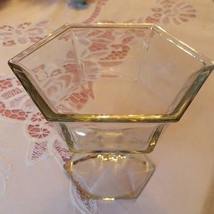 GLASS PEDESTAL COMPOTE DISH